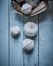 Load image into Gallery viewer, Christmas ornaments | Off-white/Golden | 8cm