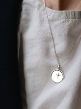 Load image into Gallery viewer, Lines + Current Stella Star Necklace