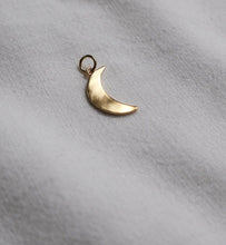 Load image into Gallery viewer, Lines + Current Crescent Moon Necklace - BTS CONCEPT STORE