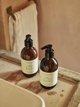 Load image into Gallery viewer, Plum &amp; Ashby | Vetiver + Lavender Hand + Body Wash